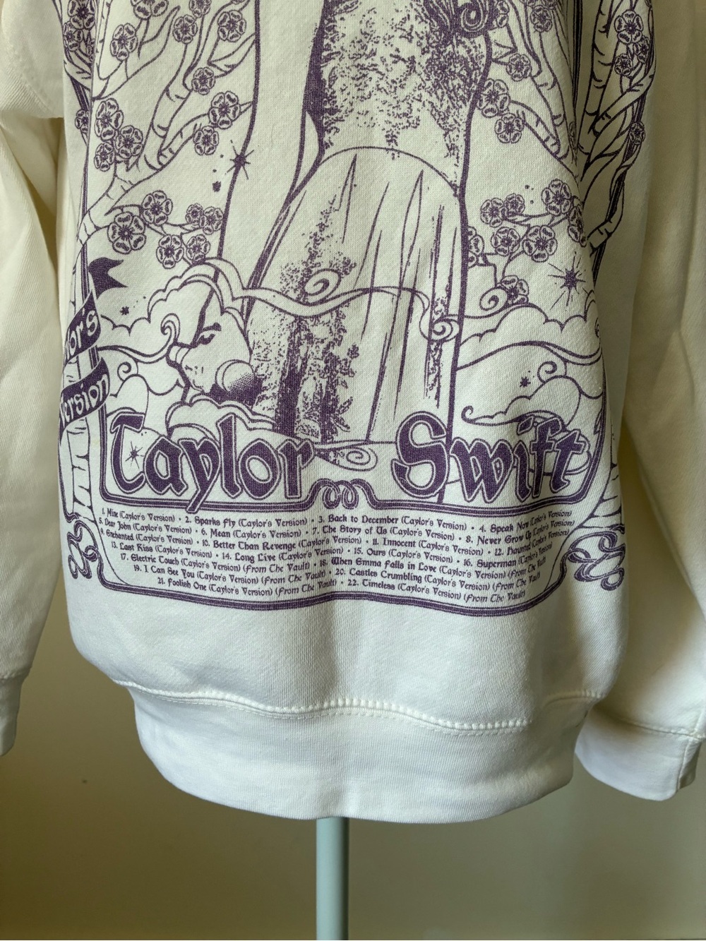 Taylor Swift Speak Now Taylor’s Version Cream Purple Graphic Sweatshirt size XS - Picture 5 of 7
